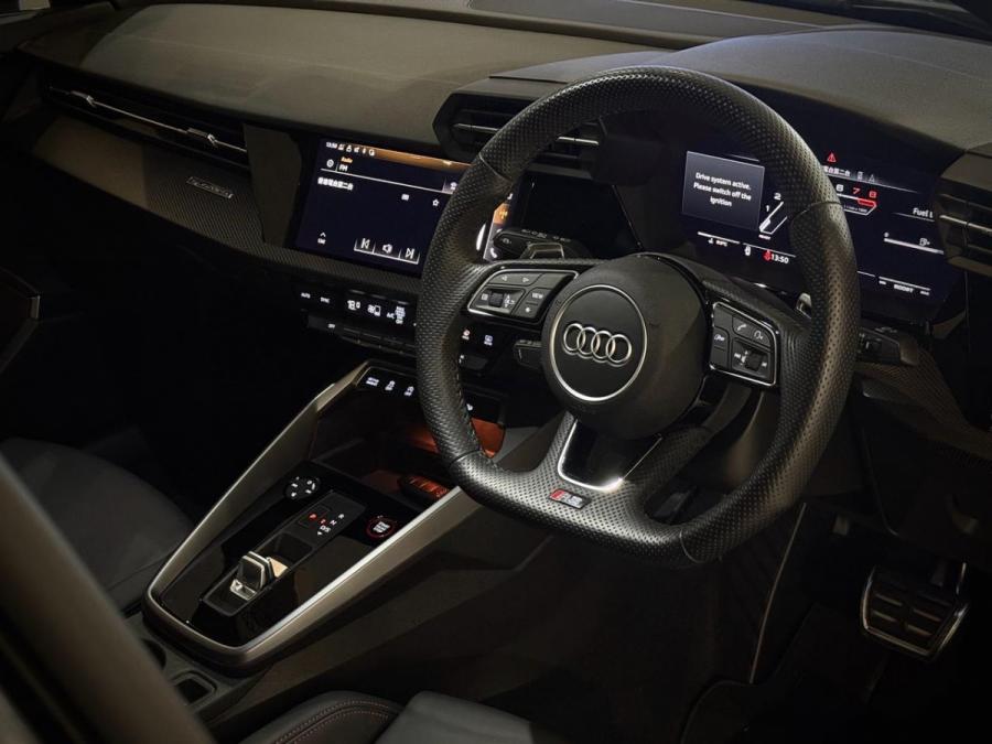 RS3 SEDAN QUATTRO - Image 5